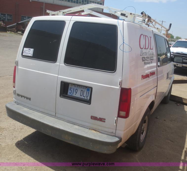 image for item F8268 2001 GMC Safari cargo van