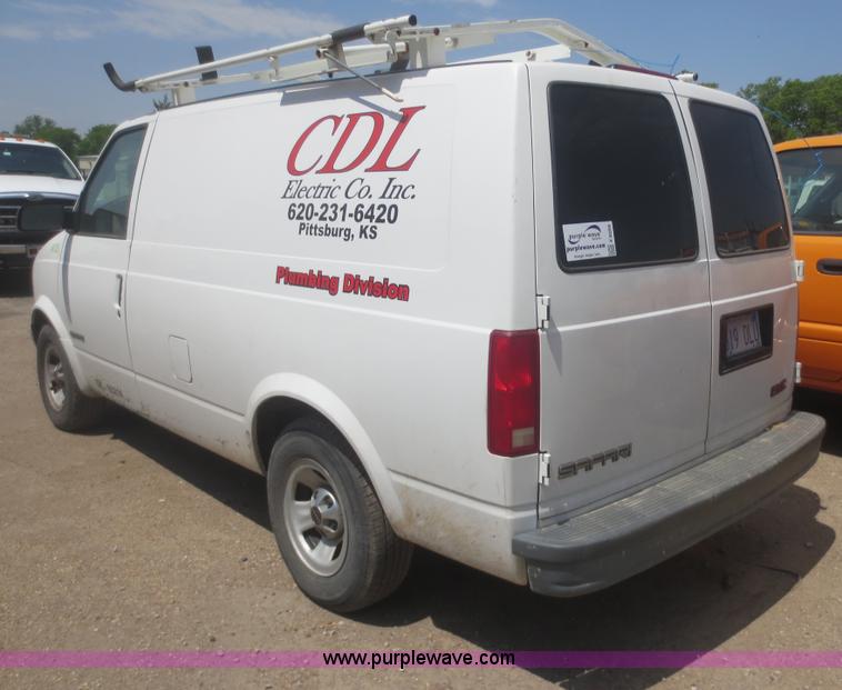 image for item F8268 2001 GMC Safari cargo van