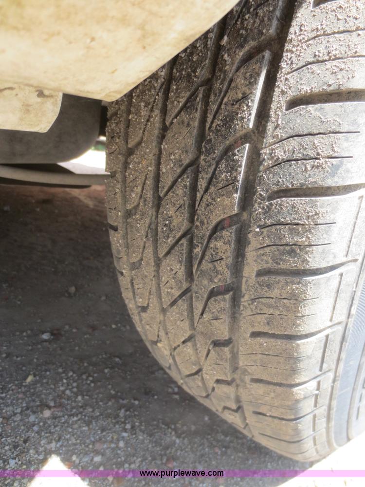 image for item F8268 2001 GMC Safari cargo van