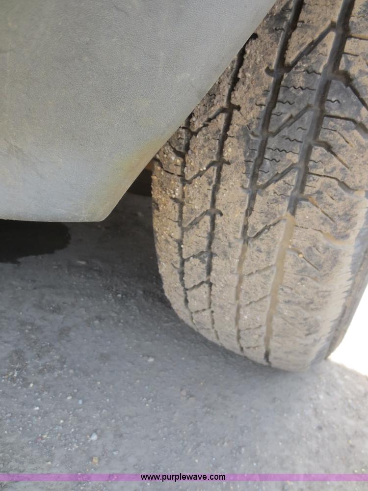 image for item F8268 2001 GMC Safari cargo van