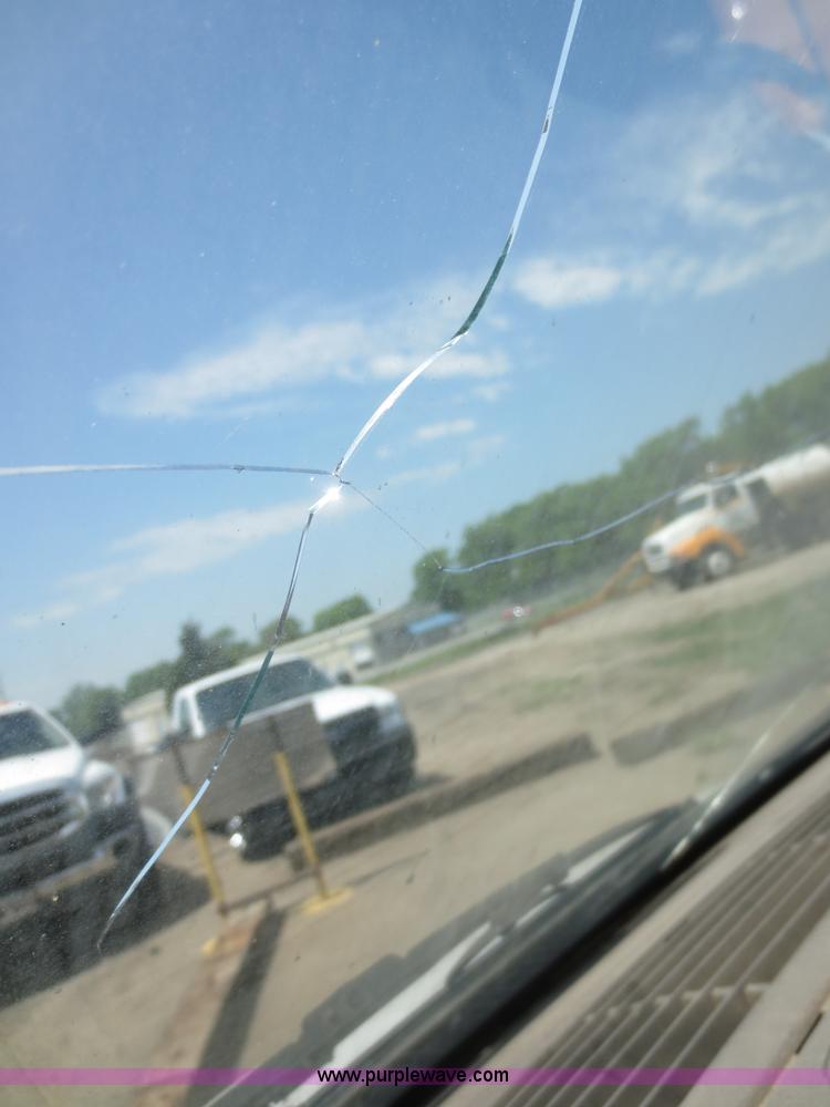 image for item F8268 2001 GMC Safari cargo van