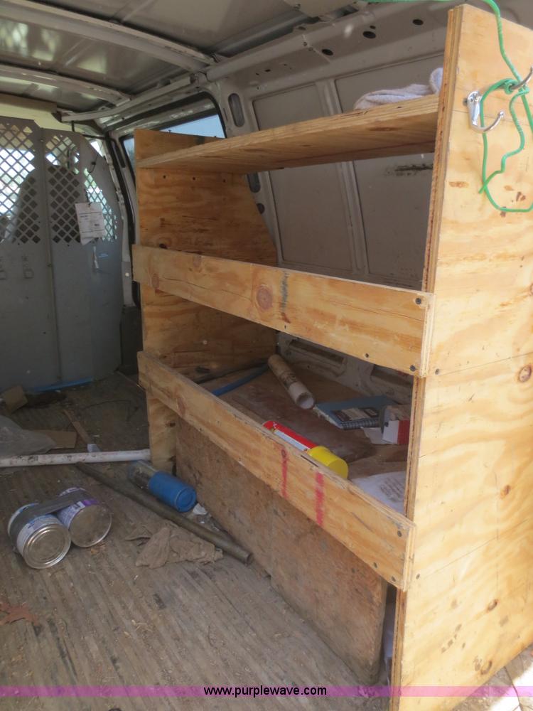 image for item F8268 2001 GMC Safari cargo van