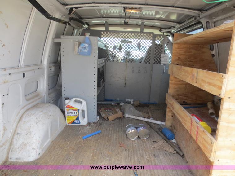 image for item F8268 2001 GMC Safari cargo van