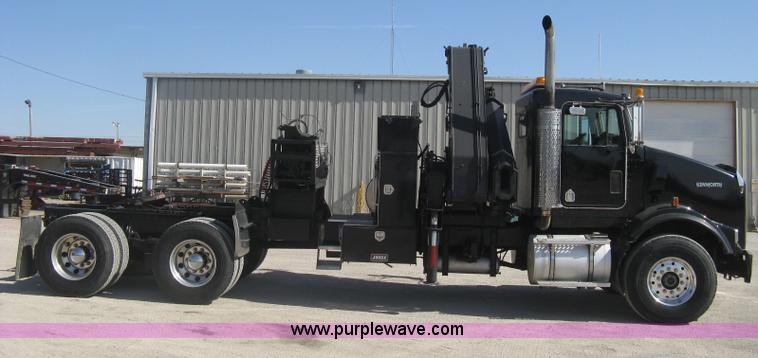 image for item G8281 2005 Kenworth T800 semi truck with knuckle boom crane and winch