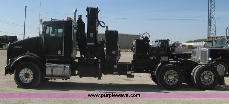 image for item G8281 2005 Kenworth T800 semi truck with knuckle boom crane and winch