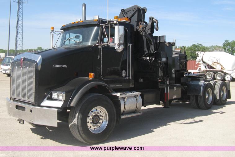 image for item G8281 2005 Kenworth T800 semi truck with knuckle boom crane and winch