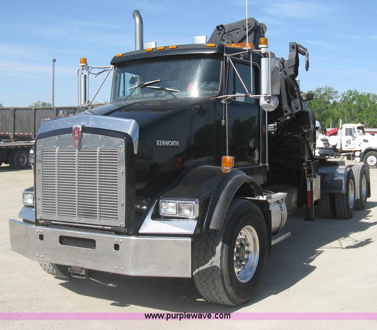 image for item G8281 2005 Kenworth T800 semi truck with knuckle boom crane and winch