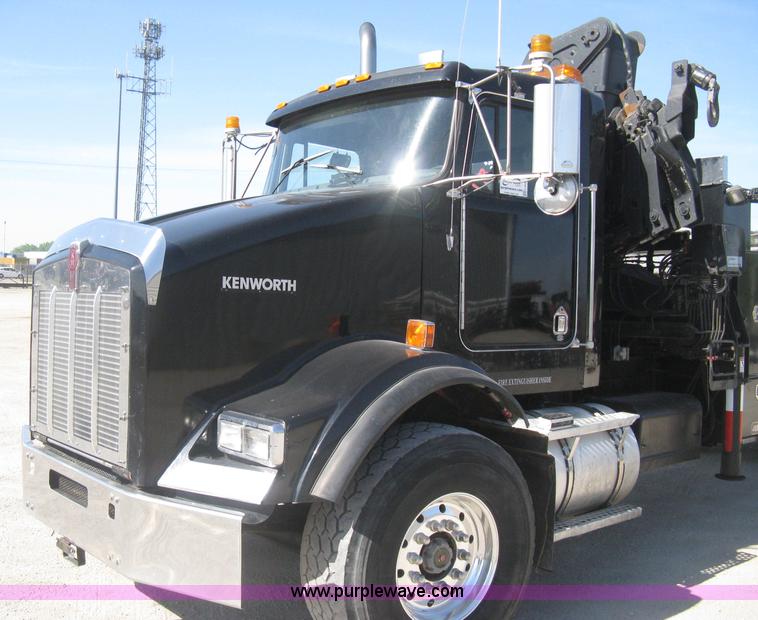 image for item G8281 2005 Kenworth T800 semi truck with knuckle boom crane and winch