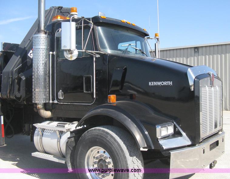 image for item G8281 2005 Kenworth T800 semi truck with knuckle boom crane and winch