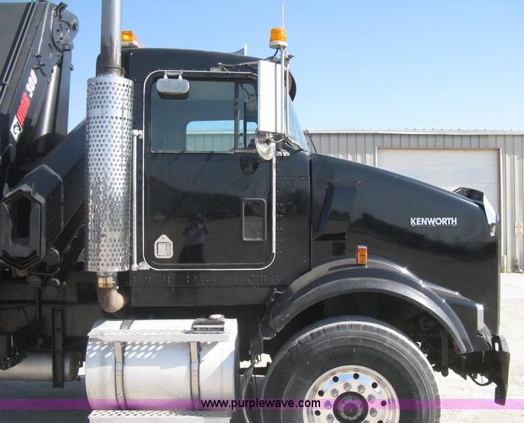 image for item G8281 2005 Kenworth T800 semi truck with knuckle boom crane and winch