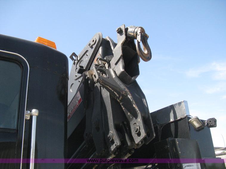 image for item G8281 2005 Kenworth T800 semi truck with knuckle boom crane and winch