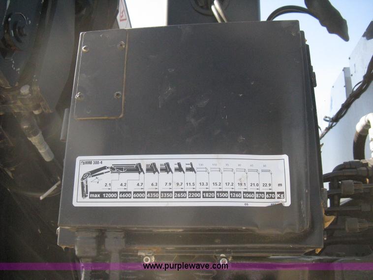 image for item G8281 2005 Kenworth T800 semi truck with knuckle boom crane and winch