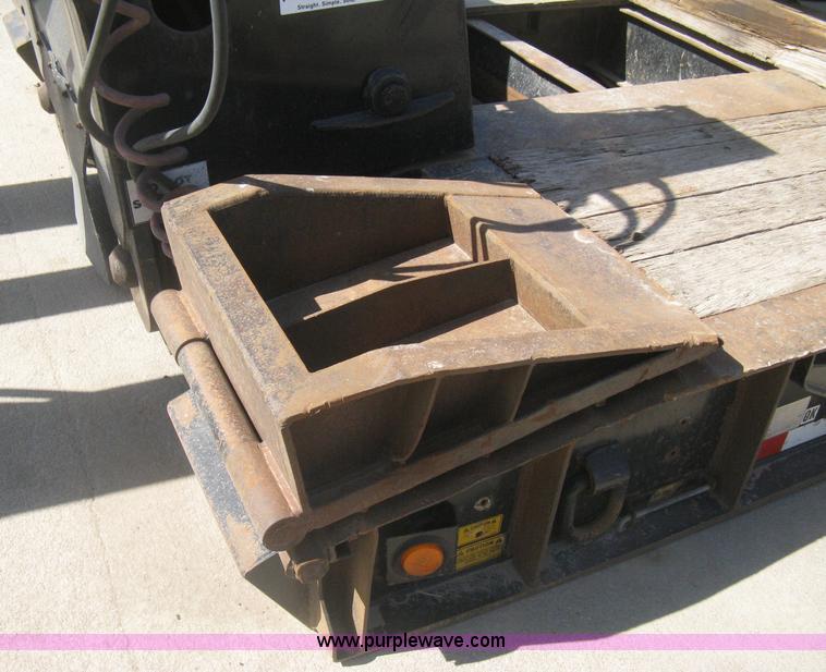 image for item G8282 2006 Trail King Advantage TK110HDG-533 RGN drop deck trailer