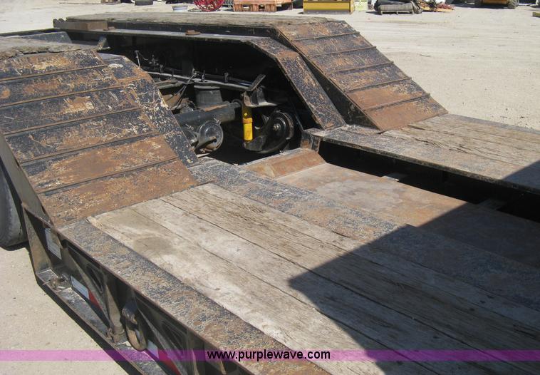 image for item G8282 2006 Trail King Advantage TK110HDG-533 RGN drop deck trailer