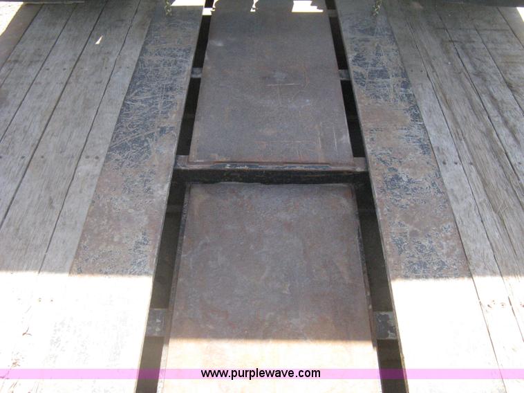 image for item G8282 2006 Trail King Advantage TK110HDG-533 RGN drop deck trailer