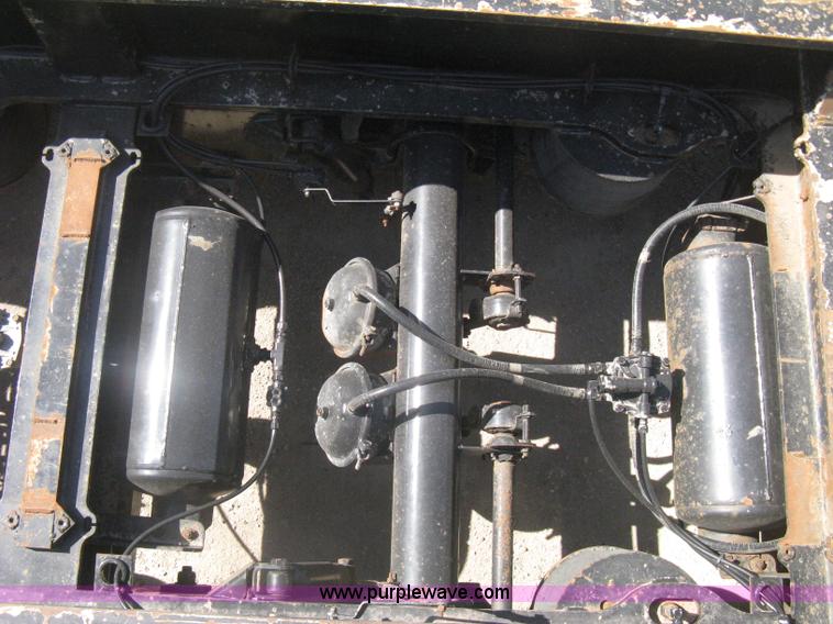 image for item G8282 2006 Trail King Advantage TK110HDG-533 RGN drop deck trailer