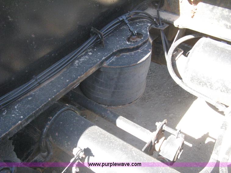 image for item G8282 2006 Trail King Advantage TK110HDG-533 RGN drop deck trailer