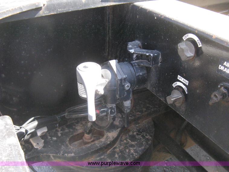 image for item G8282 2006 Trail King Advantage TK110HDG-533 RGN drop deck trailer