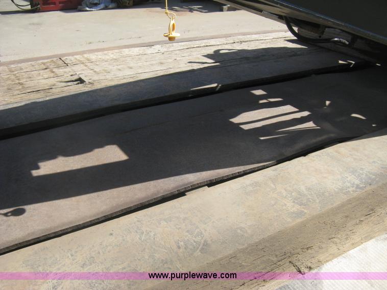 image for item G8282 2006 Trail King Advantage TK110HDG-533 RGN drop deck trailer