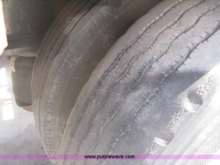 image for item G8282 2006 Trail King Advantage TK110HDG-533 RGN drop deck trailer