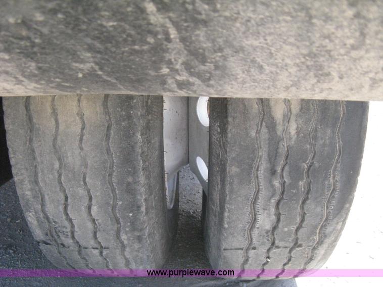 image for item G8282 2006 Trail King Advantage TK110HDG-533 RGN drop deck trailer