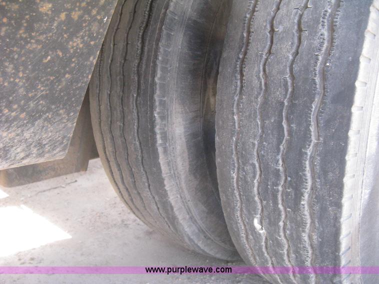 image for item G8282 2006 Trail King Advantage TK110HDG-533 RGN drop deck trailer