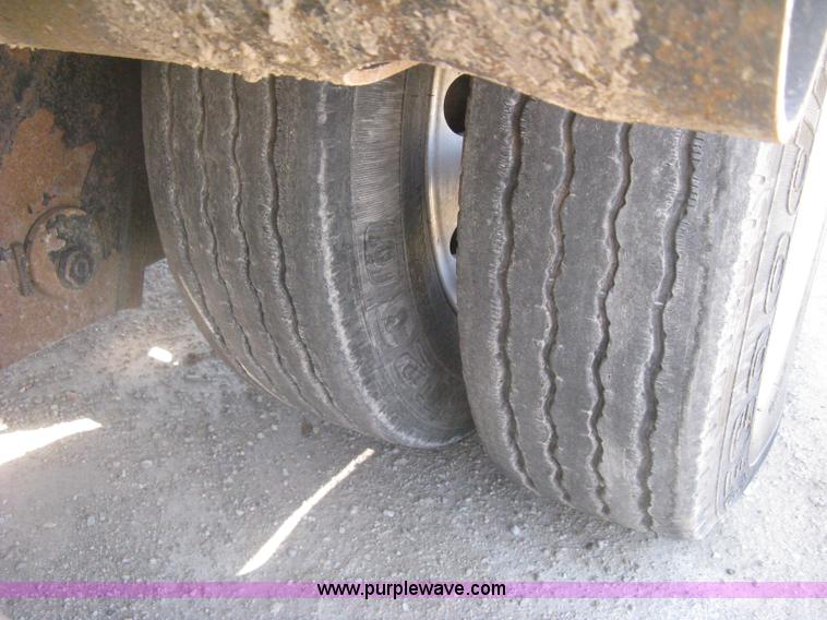 image for item G8282 2006 Trail King Advantage TK110HDG-533 RGN drop deck trailer