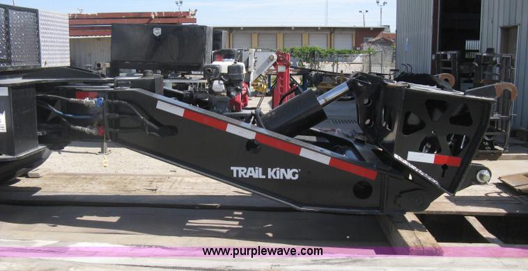 image for item G8282 2006 Trail King Advantage TK110HDG-533 RGN drop deck trailer