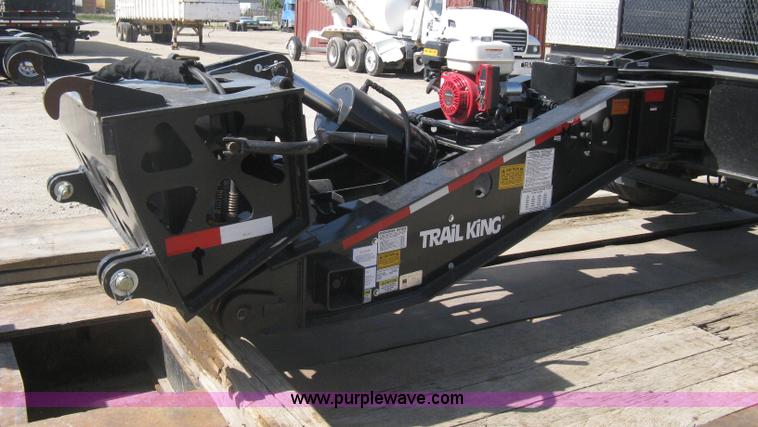image for item G8282 2006 Trail King Advantage TK110HDG-533 RGN drop deck trailer