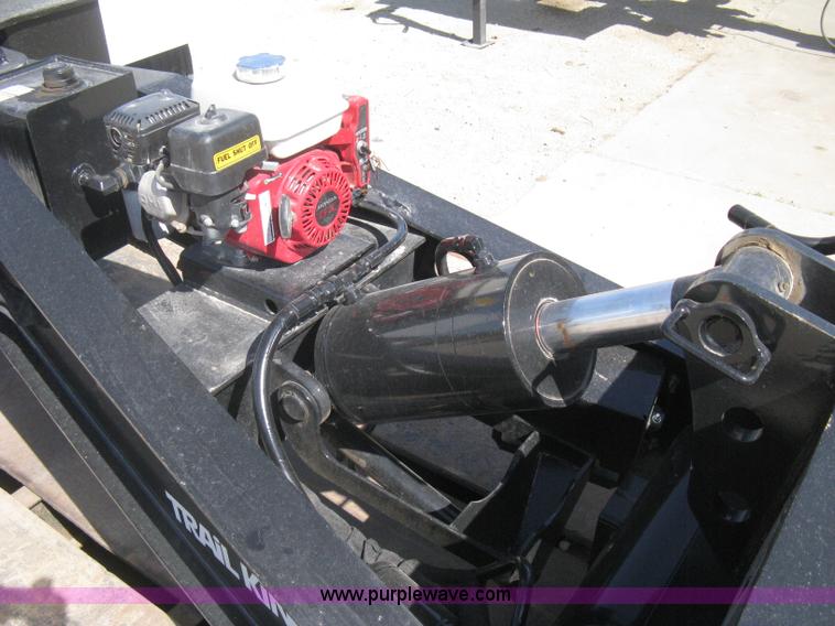 image for item G8282 2006 Trail King Advantage TK110HDG-533 RGN drop deck trailer