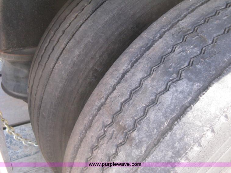 image for item G8282 2006 Trail King Advantage TK110HDG-533 RGN drop deck trailer