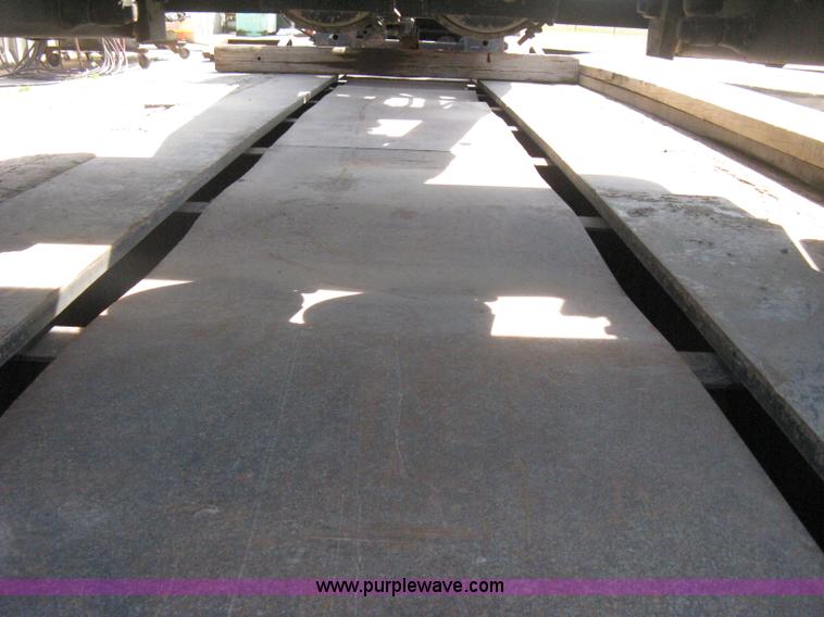 image for item G8282 2006 Trail King Advantage TK110HDG-533 RGN drop deck trailer