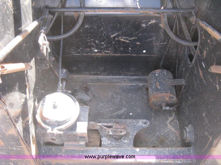 image for item G8282 2006 Trail King Advantage TK110HDG-533 RGN drop deck trailer