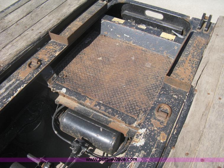 image for item G8282 2006 Trail King Advantage TK110HDG-533 RGN drop deck trailer