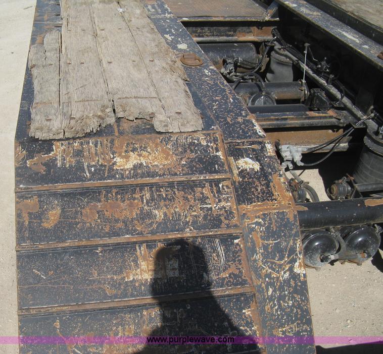 image for item G8282 2006 Trail King Advantage TK110HDG-533 RGN drop deck trailer