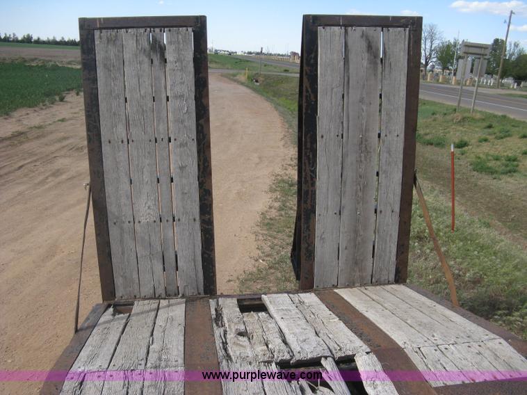 image for item G8290 2007 Winston flatbed equipment trailer