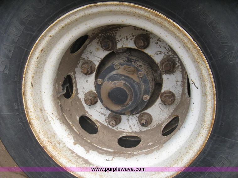 image for item G8290 2007 Winston flatbed equipment trailer