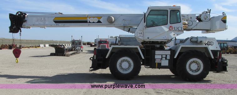 image for item G8357 P & H 122 Omega 100 series hydraulic crane