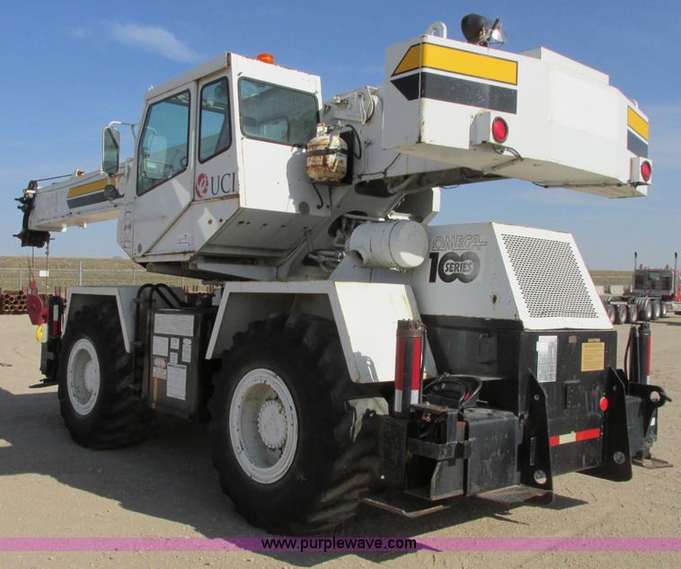 image for item G8357 P & H 122 Omega 100 series hydraulic crane