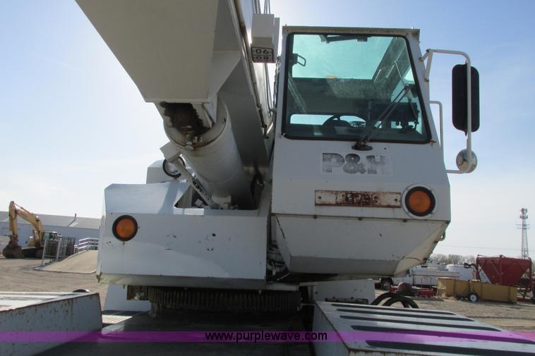 image for item G8357 P & H 122 Omega 100 series hydraulic crane