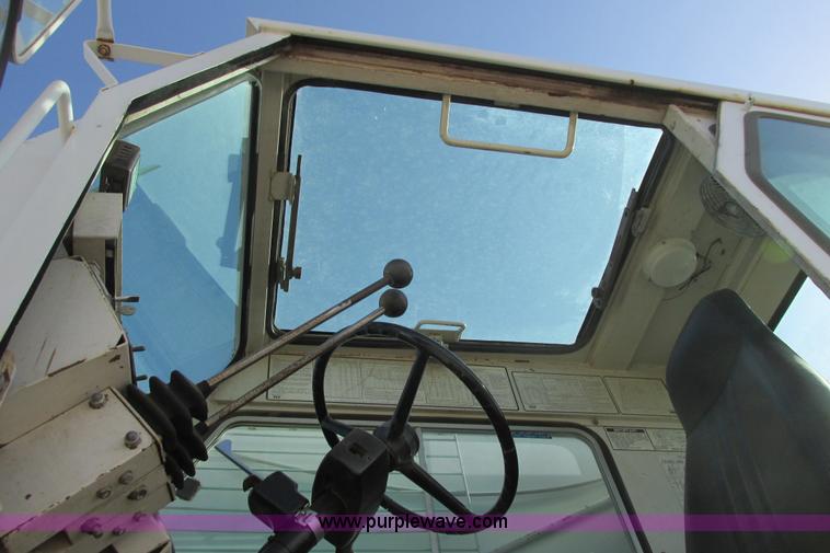 image for item G8357 P & H 122 Omega 100 series hydraulic crane