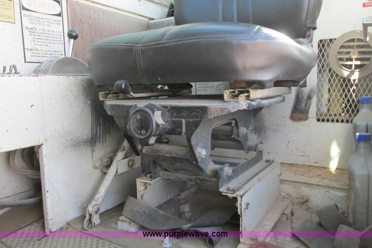 image for item G8357 P & H 122 Omega 100 series hydraulic crane