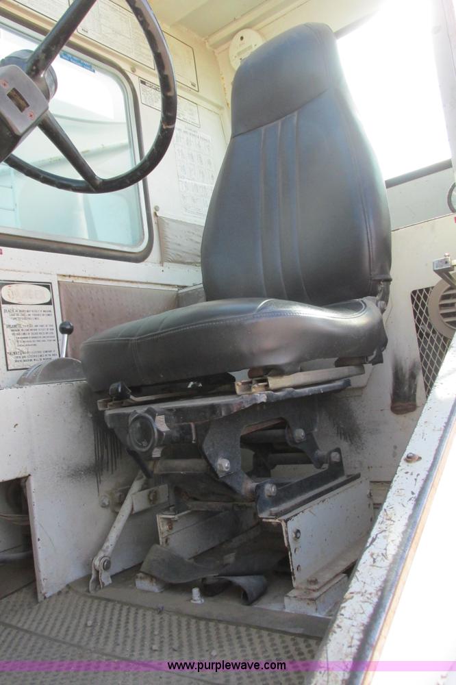 image for item G8357 P & H 122 Omega 100 series hydraulic crane