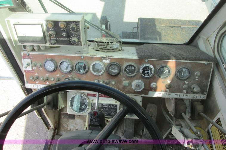 image for item G8357 P & H 122 Omega 100 series hydraulic crane