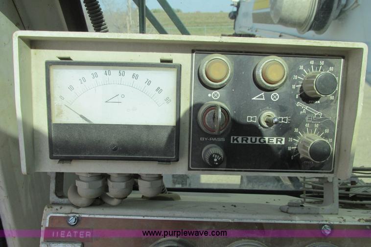 image for item G8357 P & H 122 Omega 100 series hydraulic crane