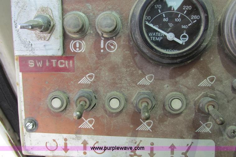 image for item G8357 P & H 122 Omega 100 series hydraulic crane