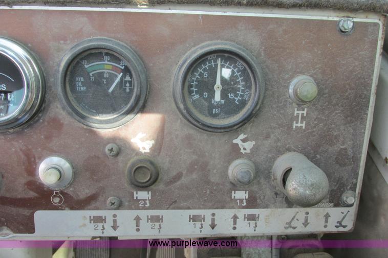 image for item G8357 P & H 122 Omega 100 series hydraulic crane