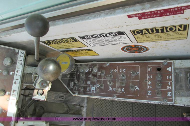 image for item G8357 P & H 122 Omega 100 series hydraulic crane