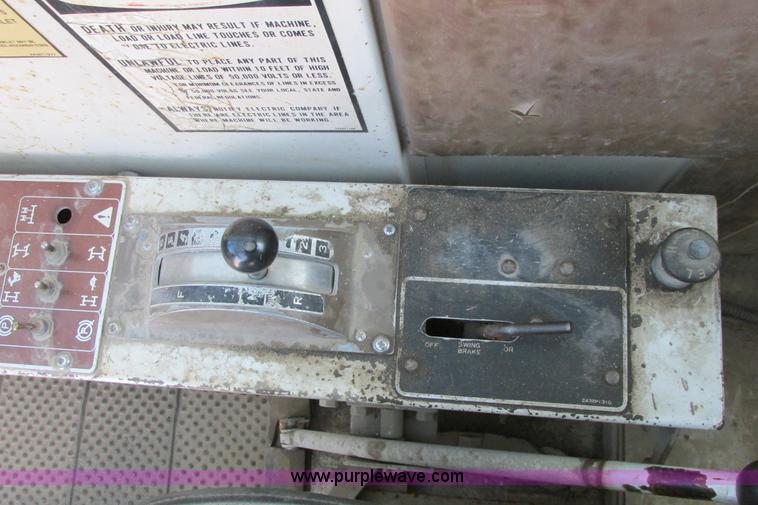 image for item G8357 P & H 122 Omega 100 series hydraulic crane