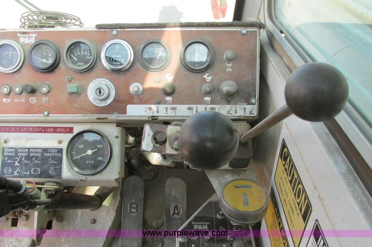 image for item G8357 P & H 122 Omega 100 series hydraulic crane